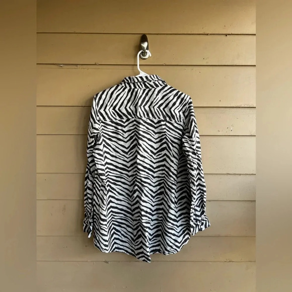 Tahari Linen Button Down Shirt - Size L Animal Print Summer Lightweight Vacation - Picture 4 of 4